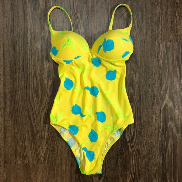 ☀️HOST PICK☀️ Retro Floral Swimsuit - Picture 4 of 16